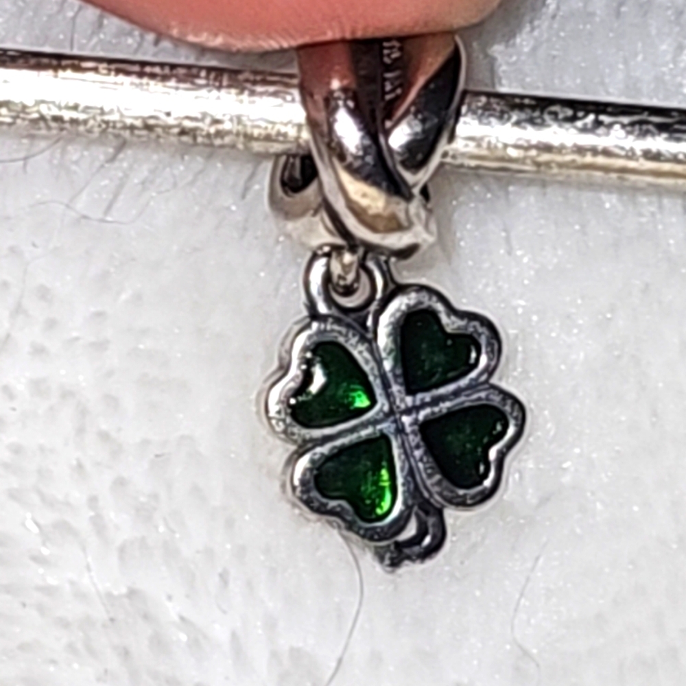 Pandora Four-leaf Clover Charm 790572EN25